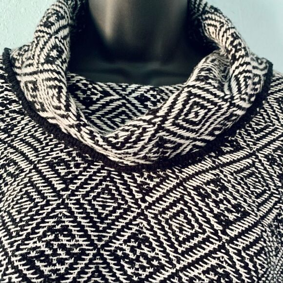 Style & Co Black & White Aztec Print Cowl Neck Sweater Size PS - Picture 2 of 11